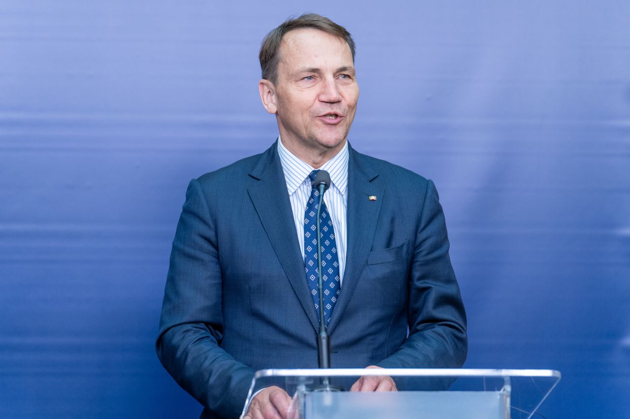 Ukraina dostanie zamrożone pieniądze Rosji szybciej? Sikorski wskazuje rozwiązanie