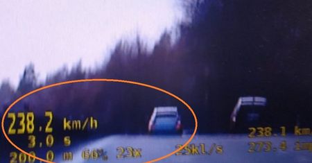Jechał ponad 230 km/h, bo było pusto. Policjanci nie przyjęli tłumaczenia