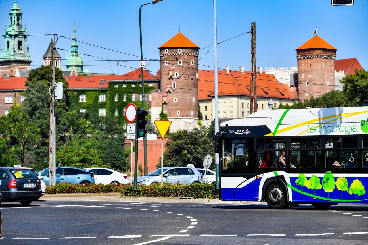 Komunikacja zbiorowa jest tańsza i bardziej ekologiczna