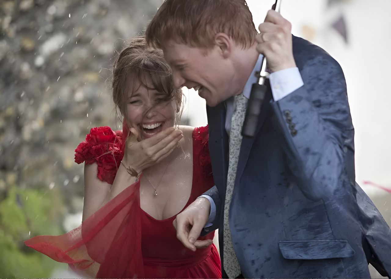 Rachel McAdams i Domhnall Gleeson jako Mary i Tim w "Czasie na miłość"