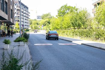 Poznań: Droga widmo na Jeżycach. Mieszkańcy piszą skargi. "Nie dzieje się nic"