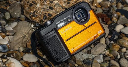 Panasonic Lumix DC-FT7 - pierwszy wytrzymały kompakt z wizjerem elektronicznym