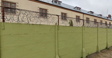 Wybili dziurę w murze. Szokująca ucieczka z poprawczaka w Szczecinie