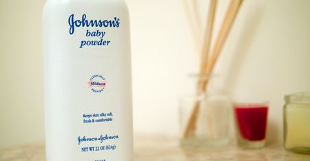 Rakotwórczy talk. J&J musi zapłacić ponad 2 mld dolarów