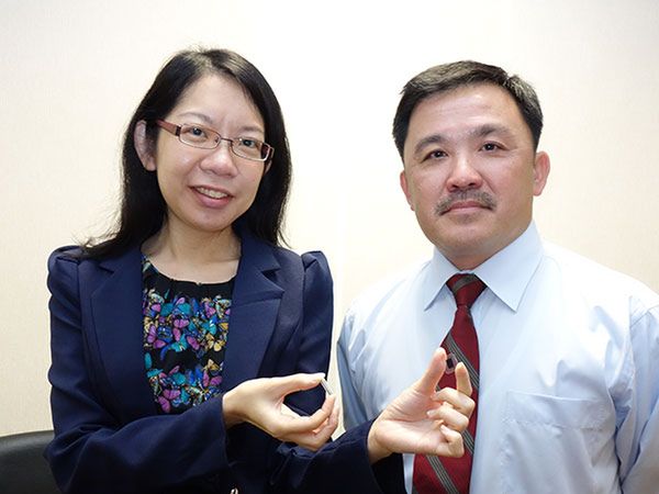 Kompaktowa lampa błyskowa - przełom w komórkowej fotografii? 2