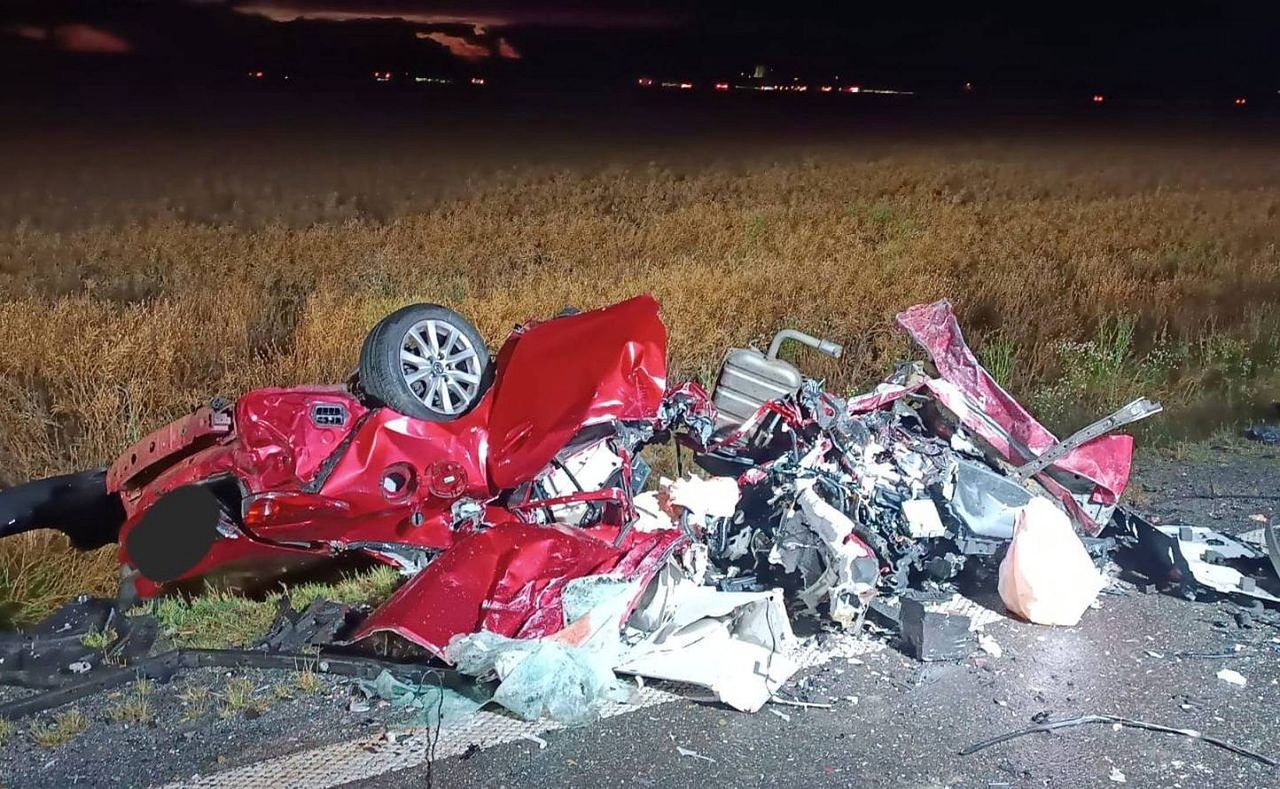 Auto doszczętnie zmiażdżone. Jedna osoba nie żyje