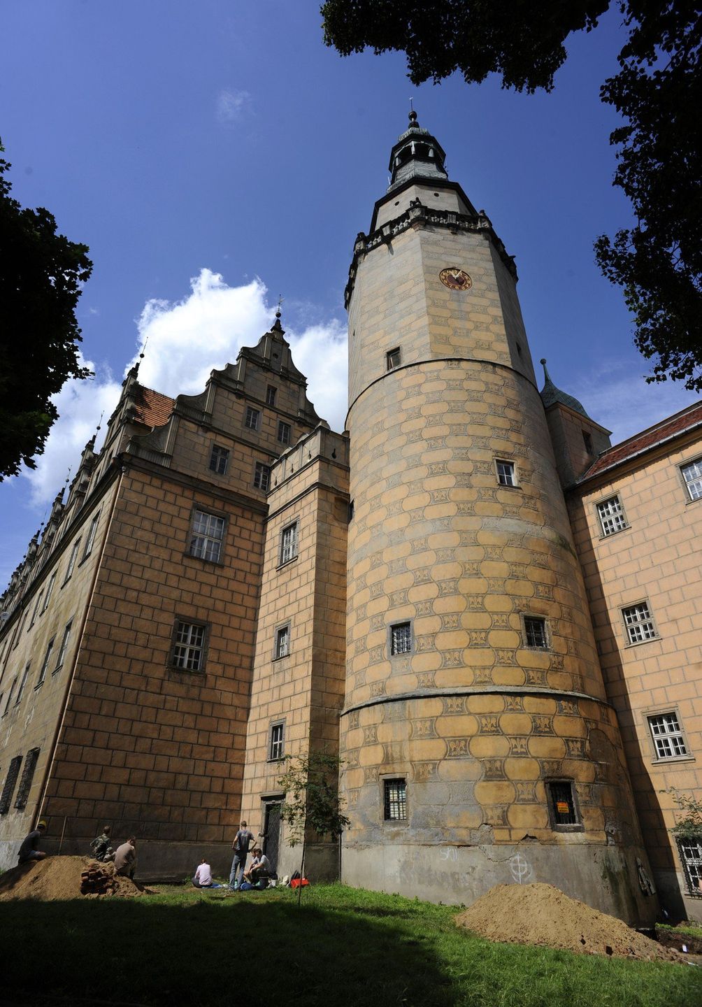 10.07.2009 OLESNICA N/Z OLESNICKI ZAMEK LEZACY KOLO BAZYLIKI , ARCHITEKTURA ZABYTEK ZAMEK ZAMCZYSKO OLESNICA GAZETA WROCLAWSKA MICHAL PAWLIK / POLSKAPRESSE / WSPOLPRACOWNIK