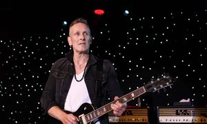 Gitarzysta Def Leppard znów walczy z nowotworem. "Rak powrócił"