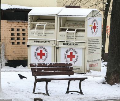 Chciał wyciągnąć ubrania z kontenera. Nie żyje 45-latek