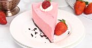 Prosty przepis na sernik truskawkowy bez pieczenia