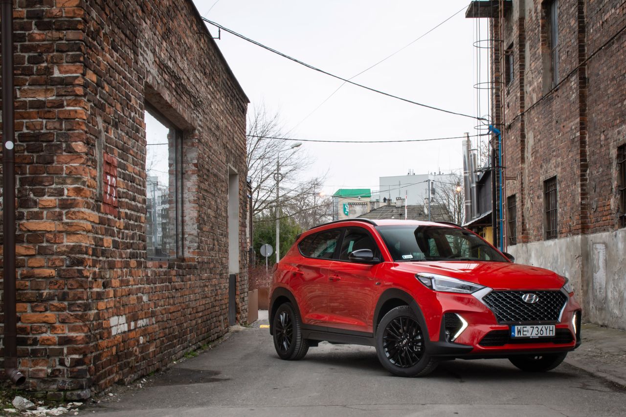 Hyundai Tucson w N-Line'ie skutecznie przyciągał wzrok na ulicy