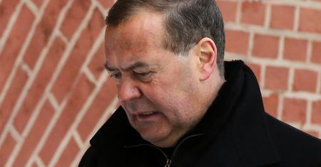 Miedwiediew przewiduje upadek USA. Ostro skomentował Harris i Trumpa