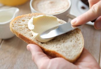 Regularnie jesz biały chleb? Tak może wpływać na organizm