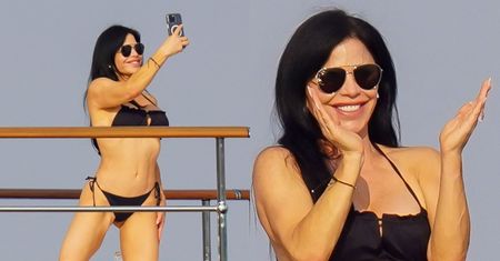 53-letnia narzeczona Jeffa Bezosa pręży ciało w bikini na jachcie wartym blisko 2 MILIARDY ZŁOTYCH (ZDJĘCIA)