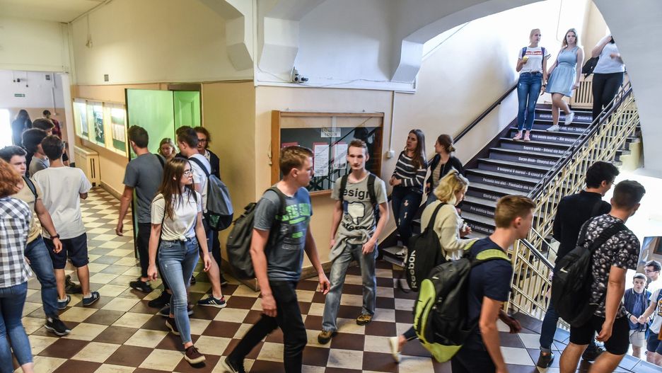 Pierwszy etap dziewiątego plebiscytu PWN - Młodzieżowe Słowo Roku 2025 - jest już za nami! Czas na głosowanie.S