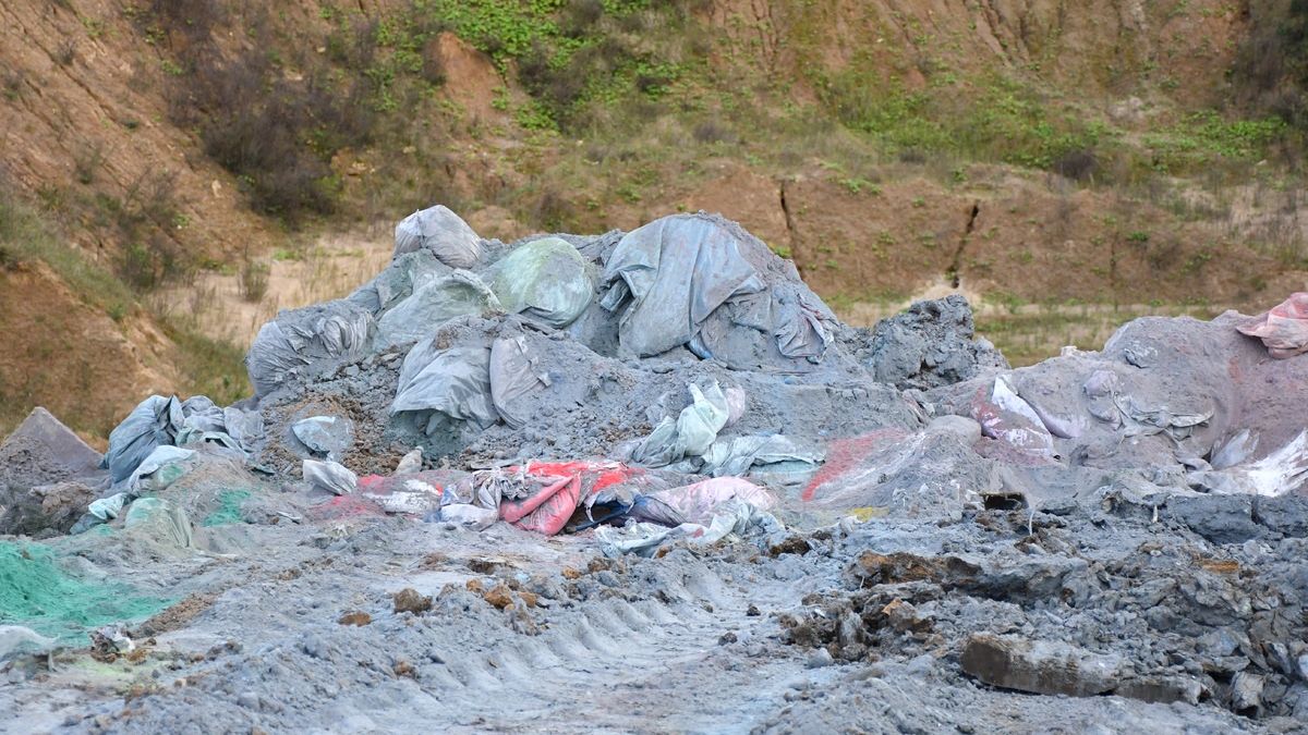 Nielegalnie składowali niebezpieczne odpady