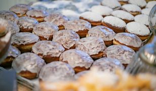 W tłusty czwartek wielkie promocje na pączki. Oto ceny w popularnych sieciach