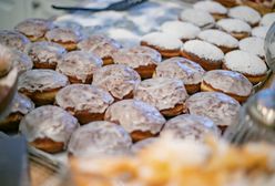 W tłusty czwartek wielkie promocje na pączki. Oto ceny w popularnych sieciach