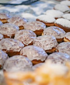 W tłusty czwartek wielkie promocje na pączki. Oto ceny w popularnych sieciach