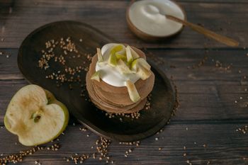 Placki z jabłkami na każdą okazję? Wypróbuj przepisy na placki bezglutenowe, bez jajek i mleka