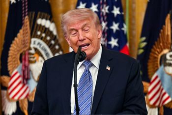 Trump liczy, że gospodarka Iranu upadnie. "Bo chcę wygrać"