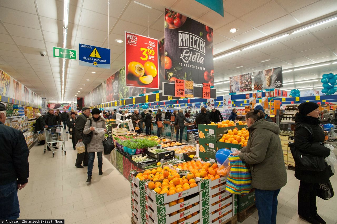 Polacy zmieniają zdanie ws. zakazu handlu
