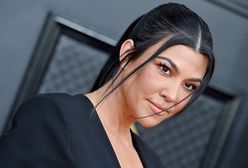 Kourtney Kardashian w ciążowej sesji. Odważnie prezentuje zaokrąglone ciało