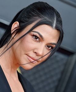 Kourtney Kardashian w ciążowej sesji. Odważnie prezentuje zaokrąglone ciało