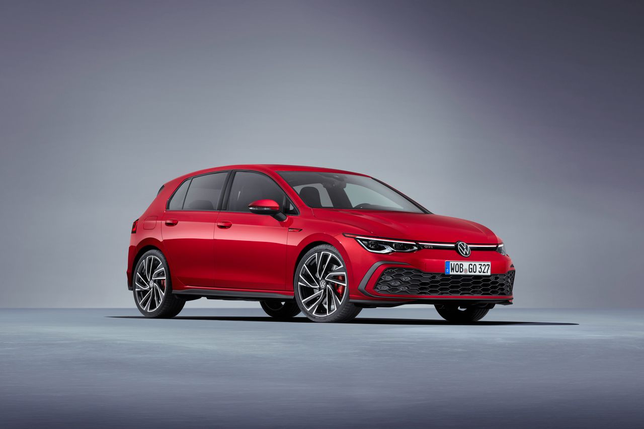 Volkswagen Golf GTI wysmuklał i doczekał się kilku ciekawych detali.