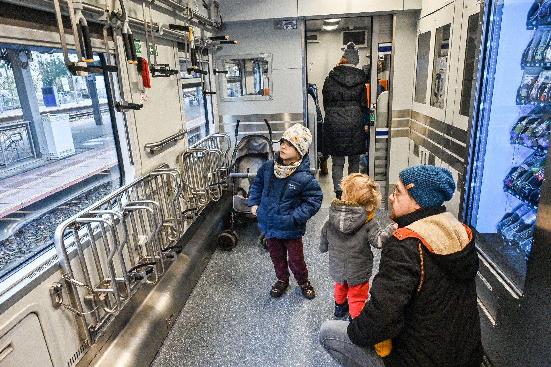 W sobotę (6 grudnia) na dworcu Bydgoszcz Główna odbyły się Kolejowe Mikołajki. Fundacja Instytut Edukacyjny Kolej na Ciebie przygotowała atrakcje dla młodszych i starszych miłośników pociągów.