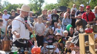 Bełchatów. Festiwal Re:Aktor, czyli Dzień Dziecka z bajką i historią. Zabawa była prawdziwie bajeczna!