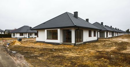 Plaga "osiedli łanowych". Ekspert: na osiedlach z PRL-u jest dużo lepiej