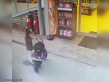 Nagrany na stacjach paliw w Zakopanem. Poruszał się skuterem