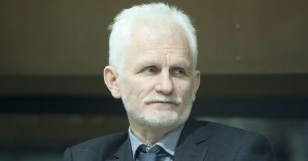 Białoruś: 123 więźniów politycznych uwolnionych. W tym gronie noblista