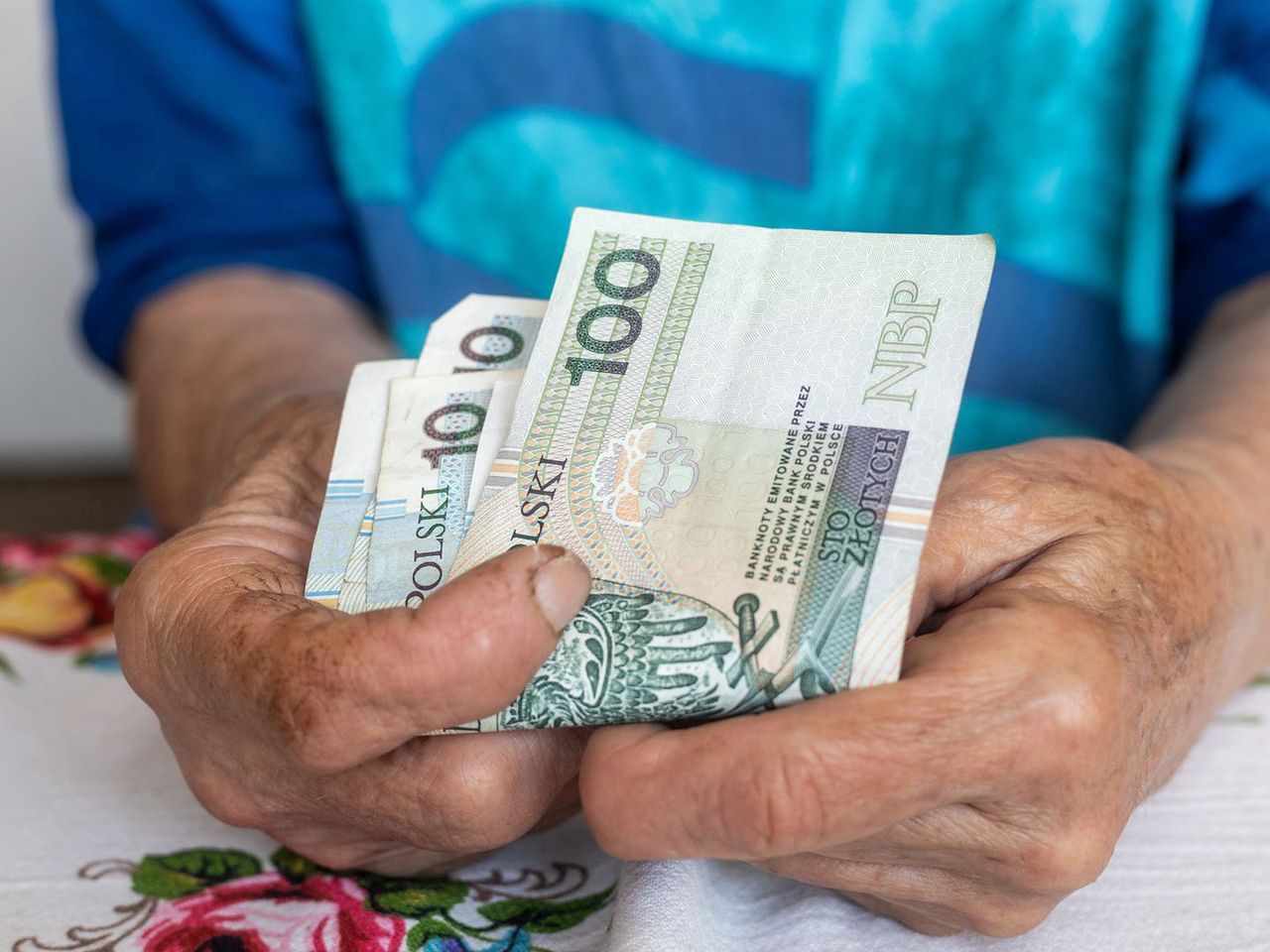 Nawet 1200 zł dla seniorów. Wiadomo, kto i kiedy otrzyma dopłatę