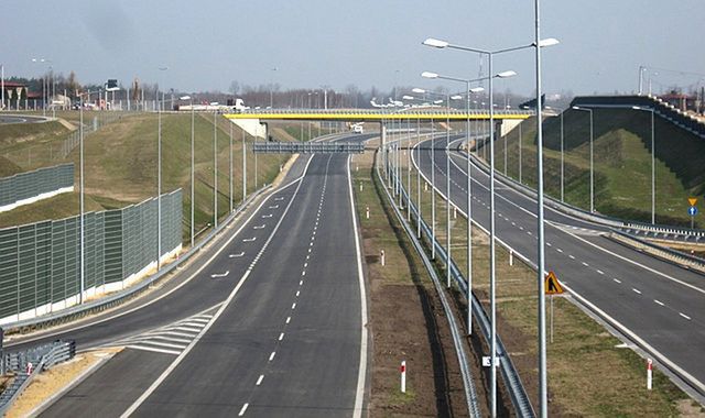 Czerwionka Leszczyny. Poranne utrudnienia na autostradzie A1, kolizja TIRa z 4 samochodami osobowymi