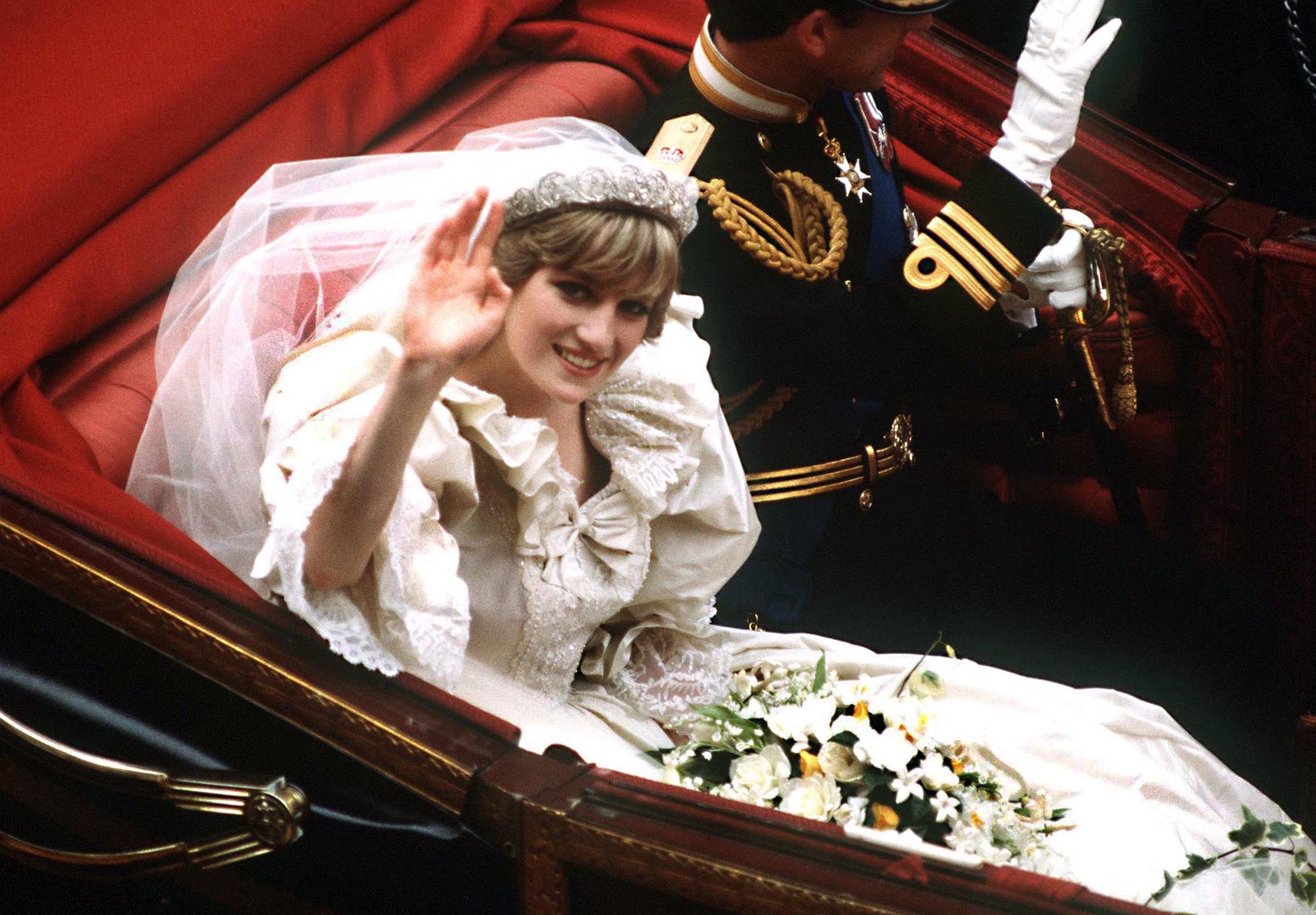 Agnieszka Kotońska wspomina bajkowy ślub. Machała do ludzi "jak papież i księżna Diana"