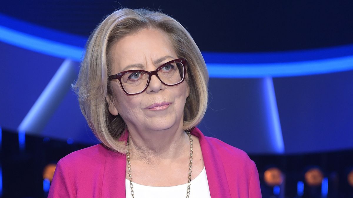 scena z: Elżbieta Zapendowska, SK:, , fot. Kurnikowski/AKPAmaj 2017, makijaż, fryzura, okulary, narzutka różowa, narzutka damska, Elżbieta Zapendowska