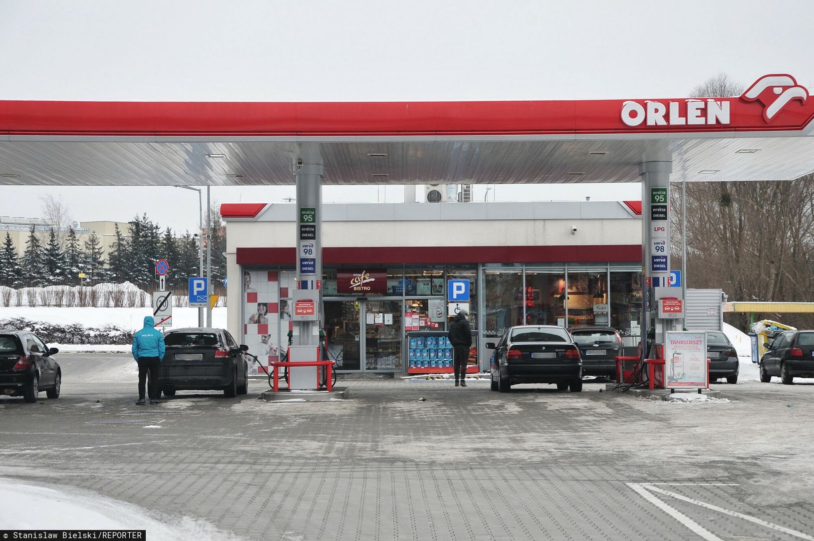Tankowanie staje się coraz bardziej kosztowne.