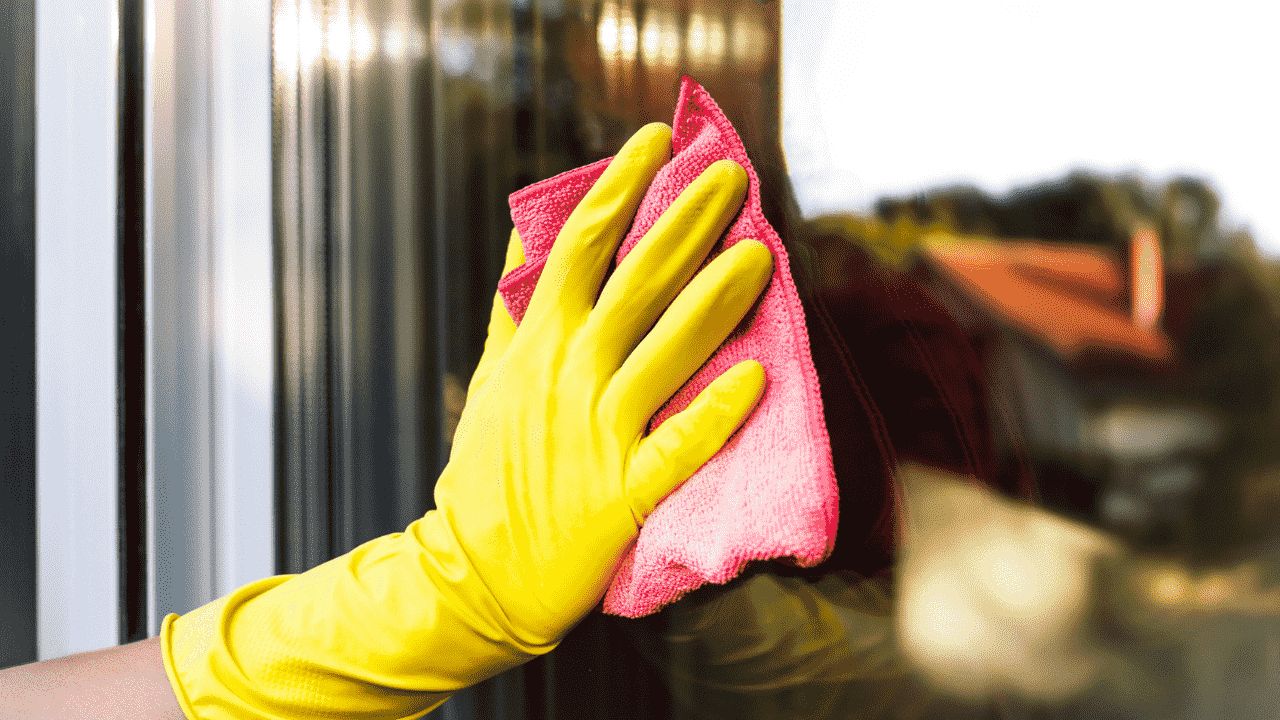 Dodaj kilka kropel do wody. Twoje okna będą krystalicznie czyste