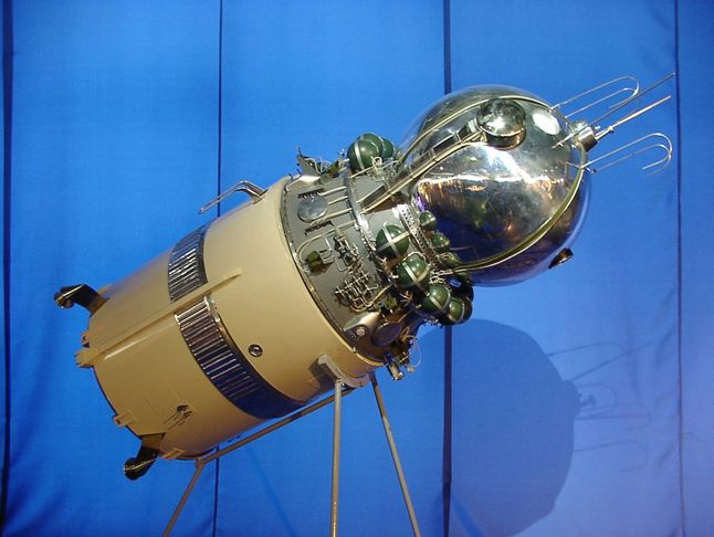 Replika Sojuza 1 - bez rozwiniętych paneli słonecznych
