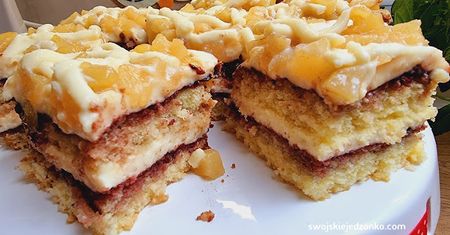 Ciasto z gruszkami, masą budyniową i białą czekoladą