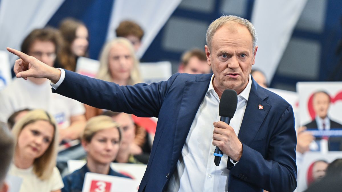 KRAKOW, POLAND - APRIL 03: Poland's Prime Minister, Donald Tusk delivers a speech as he takes part in a campaign rally ahead of the Polish local elections on April 03, 2024 in Krakow, Poland. Local elections are being held across Poland on April 7th to elect regional assemblies, county and municipal councils, and mayors of municipalities and cities. (Photo by Omar Marques/Getty Images)
