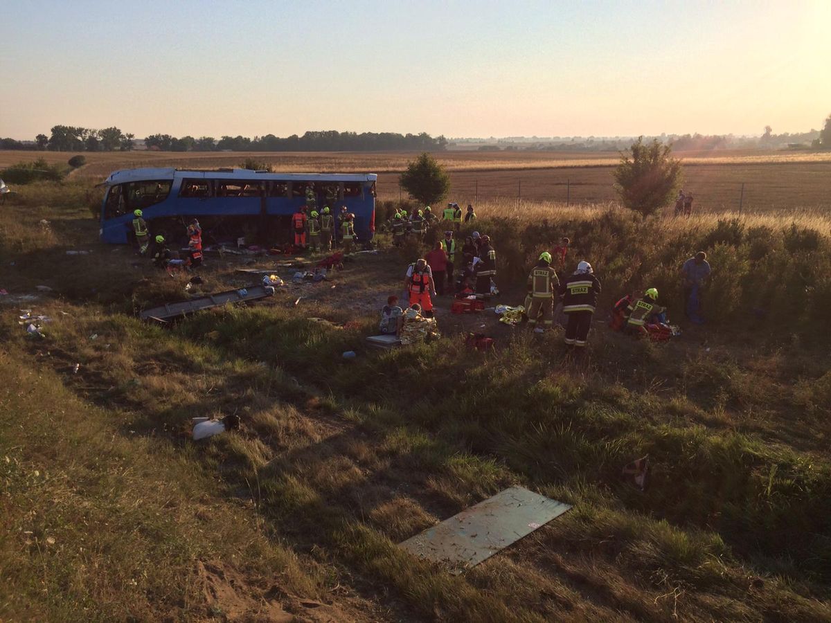 Wypadek autokaru z dziećmi na A1. Są ranni, trwa akcja ratunkowa