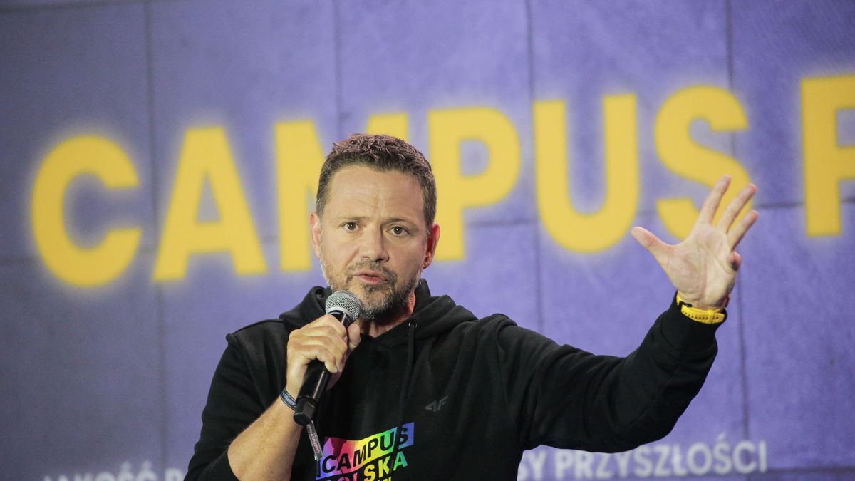 Olsztyn, 30.08.2023. Prezydent Warszawy Rafał Trzaskowski podczas debaty w ramach Campusu Polska Przyszłości 2023, 30 bm. w Olsztynie. (amb) PAP/Tomasz Waszczuk