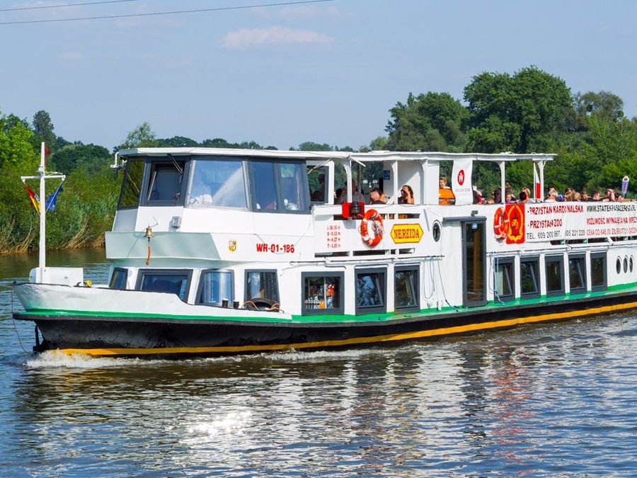 Wrocław. Kaczuszka i Pirat prują już fale Odry. Ruszyła żegluga spacerowa