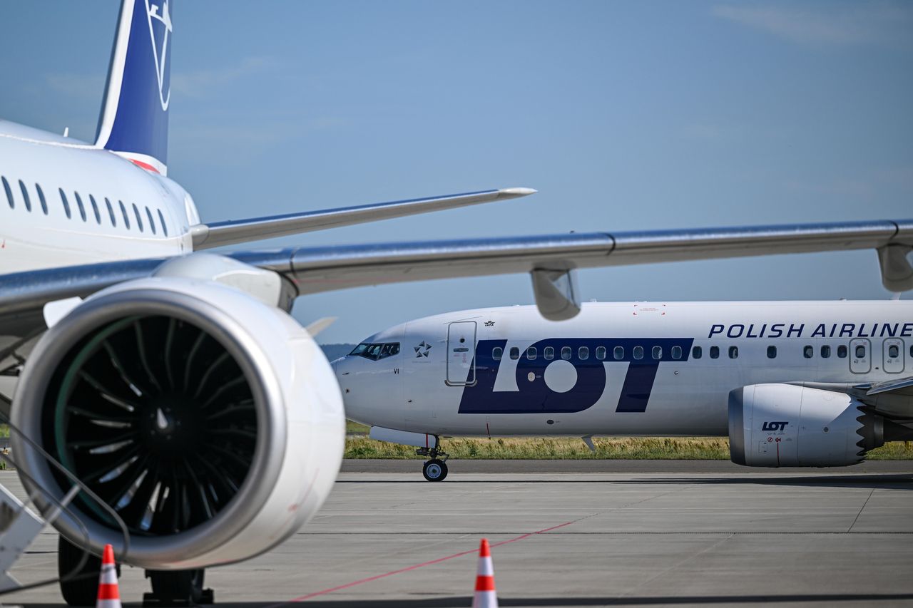 LOT zawiesza kolejne rejsy. "Pomagamy zmienić rezerwację"