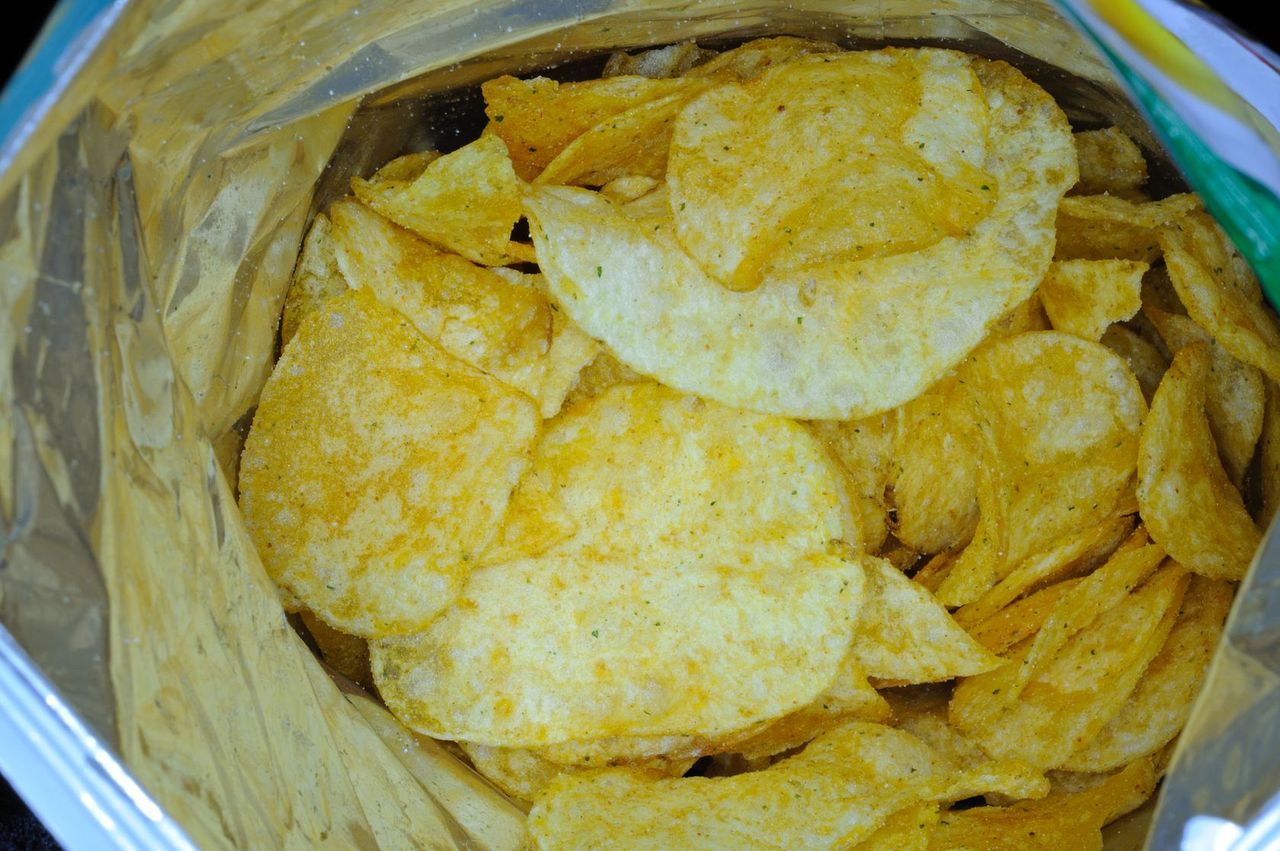 Suszone owoce są bardziej szkodliwe dla zębów dzieci niż tłuste przekąski