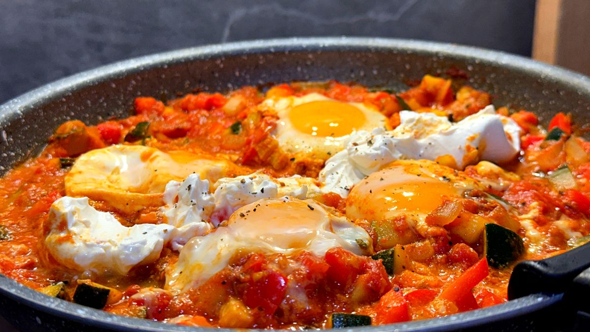 Jajka dobrze wpisują się w różne posiłki, ale o ich wartości decyduje to, z czym zostaną połączone.