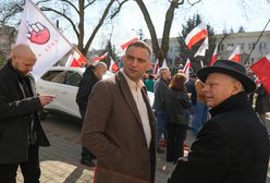 Zakłócił sesję rady miejskiej. Prokuratura zajęła się Bąkiewiczem